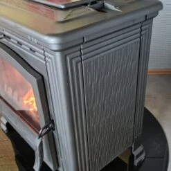 EEK A+ Gusskaminofen Plamen Tena Mit 9,5kW + Herdplatte -Kaminöfen Verkaufsgeschäft Plamen Tena Verzierungen