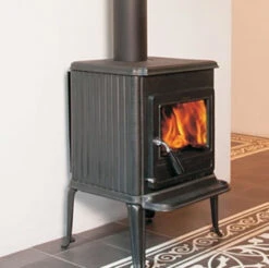 EEK A+ - Kaminofen Globe Fire SATURN - 6 KW